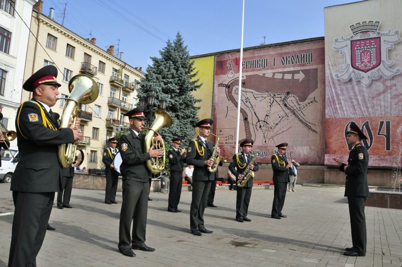 В Чернівцях пройшло покладання квітів з нагоди Дня Незалежності (фото)