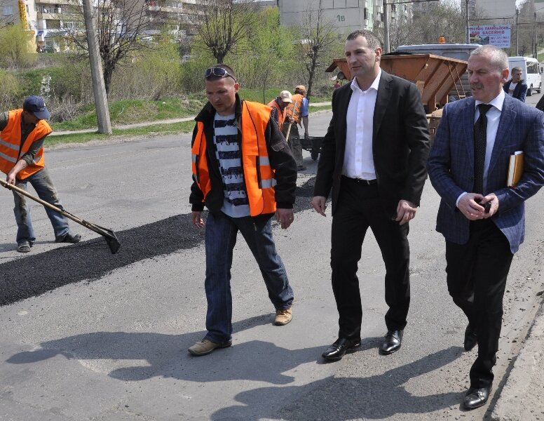 Михайлішин перевіряє як ремонтують чернівецькі дороги (фото)