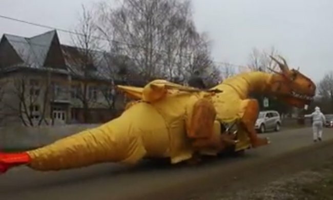 На Буковину прилетів гігантський дракон (фото, відео)