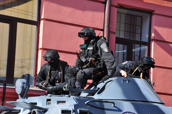 Чернівецька міліція обзавелась бронетехнікою (фото)