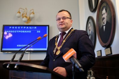 В Чернівцях пройшла перша сесія з новим мером