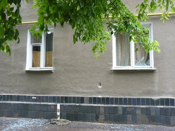 В Слов'янську снаряд влучив у дитячий садок (фото)