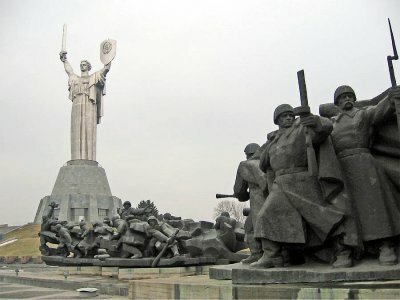 В Україні продовжують боротись з радянською символікою