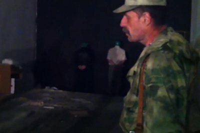 Відеозапис розстрілу двох людей терористами на Донетчині