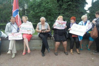 В Москві на мітинг підтримки донецьких сепаратистів прийшло декілька людей (фото)