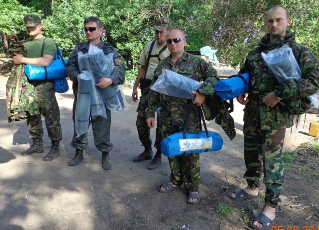 Українським бійцям під Слов'янськом даставили засоби зв'язку та спостереження (фото)